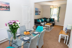 Cheltenham-Spacious 2 Bedroom Home-Sleeps 6-Parking-Garden-Wifi